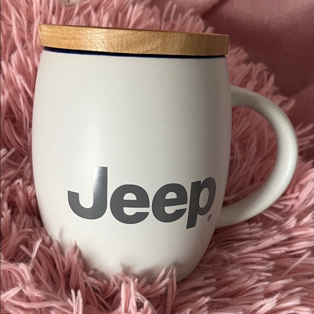 Jeep White Mug with Wooden Lid